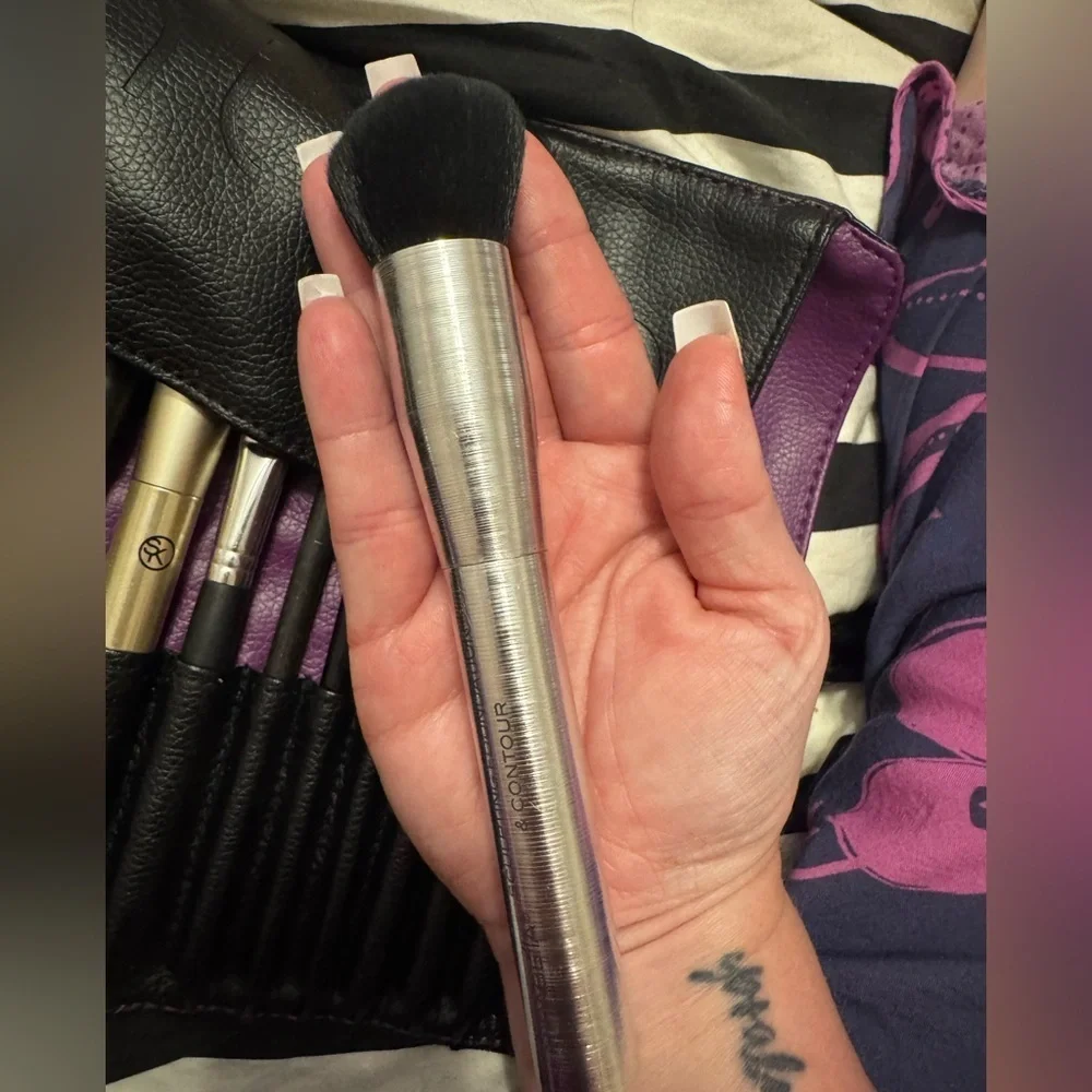 MIRABELLA SCULPTING FOUNDATION & CONTOUR PROFESSIONAL MAKEUP BRUSH